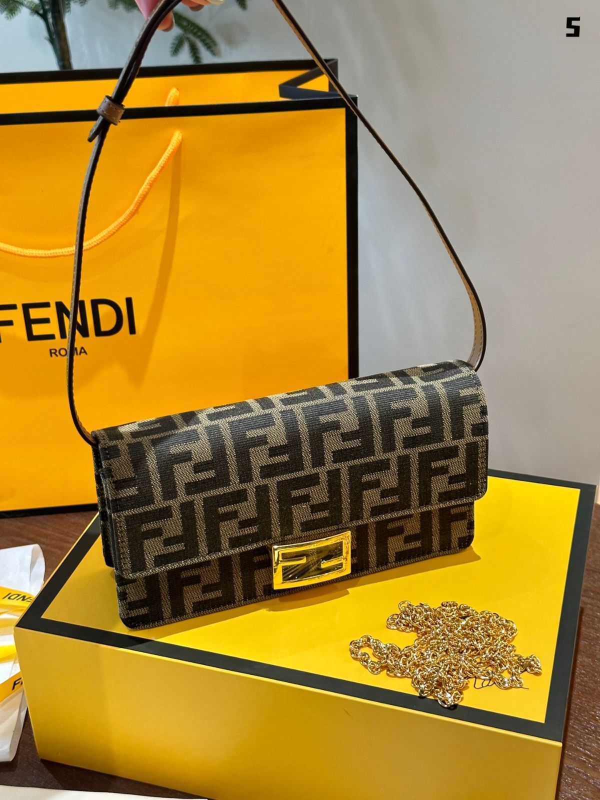 今日特価】Glam Fendi グラムフェンディ チェーンウォレット