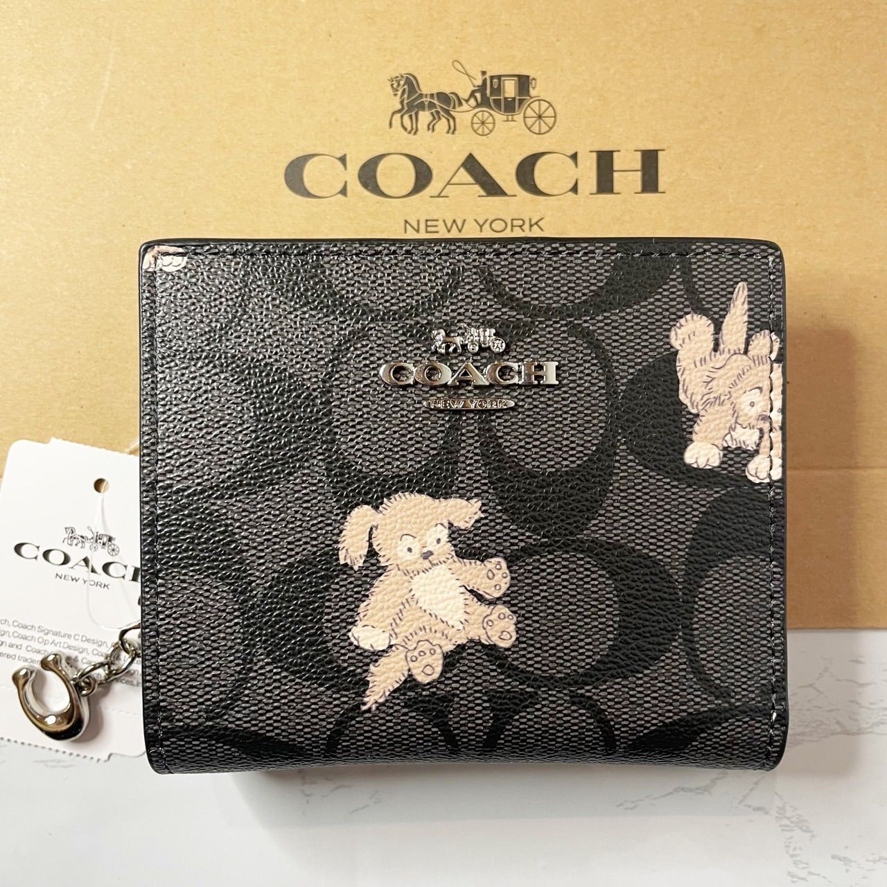 COACH シグネチャー ハッピー ドッグ 子犬 二つ折り財布 - メルカリ