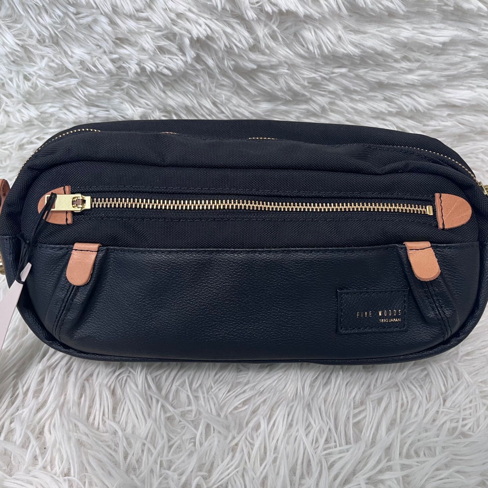 現行・美品✨ FIVE WOODS ボディバッグ ファイブウッズ ブラック 現行・美品✨ FIVE WOODS ボディバッグ ファイブウッズ ブラック
