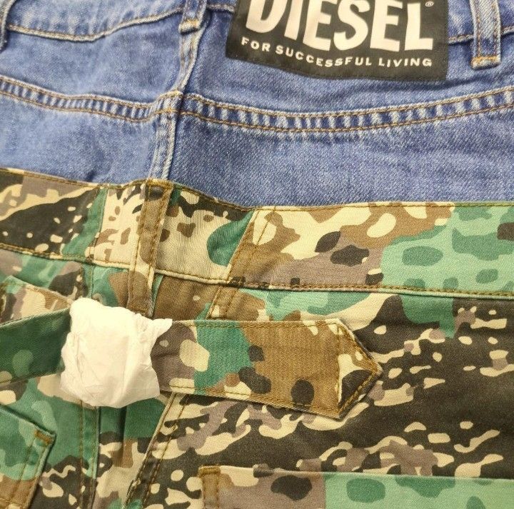 DIESEL デニムパンツ レイヤード カモフラージュ ボタンフライ 新品】DIESEL デニム レイヤードデザイン カモフラージュ柄 切替