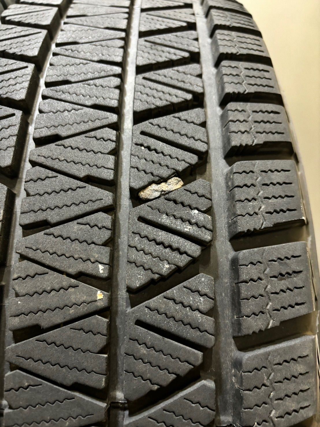 265-65-17スタッドレスタイヤBS DM-V3 ランクルプラド17インチ 送料