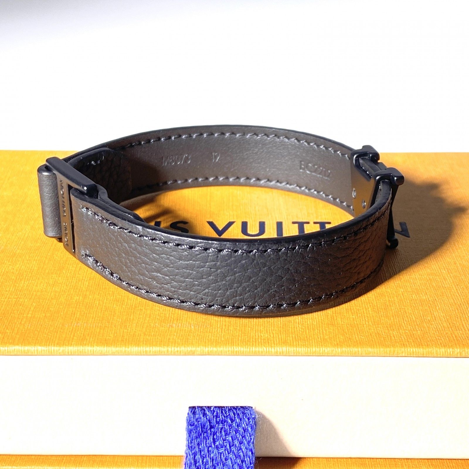 中古】美品 ルイ ヴィトン LOUIS VUITTON メンズ LVロゴ 中古】美品 ルイ ヴィトン LOUIS VUITTON メンズ LVロゴ
