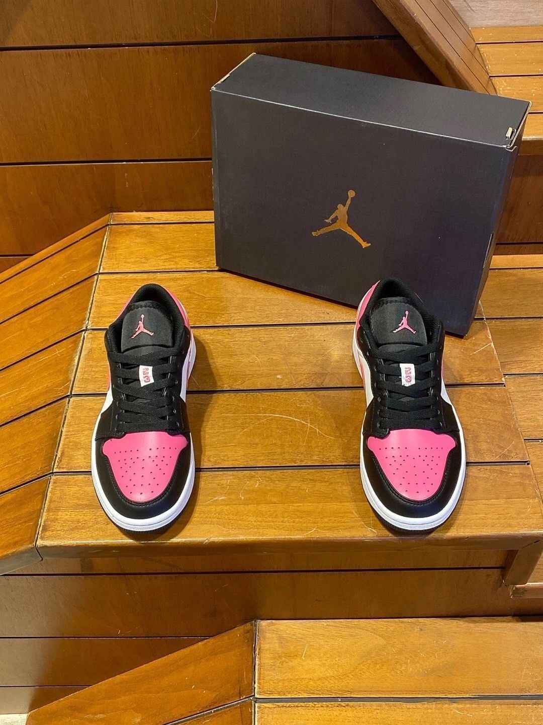 お値下げしました??即購入?? NIKE AIR JORDAN 1 LOw 箱付 男女