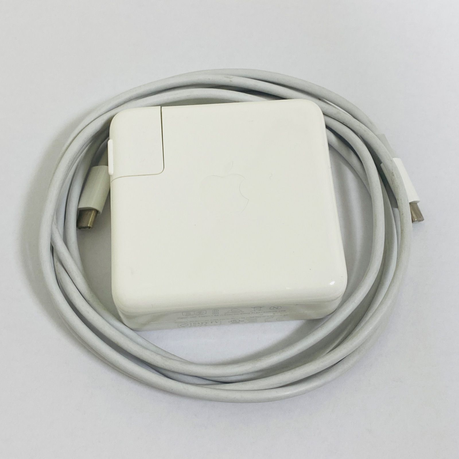 Apple 61W USB-C 電源アダプタ　ケーブル