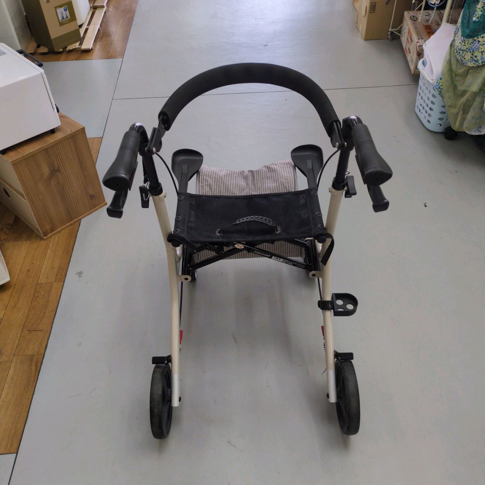 期間限定の特別値下げ！ J569 ★多少使用感★安寿★歩行車ショッピングターン J569 ☆多少使用感☆安寿☆歩行車ショッピングターン 歩行車 ショッピング