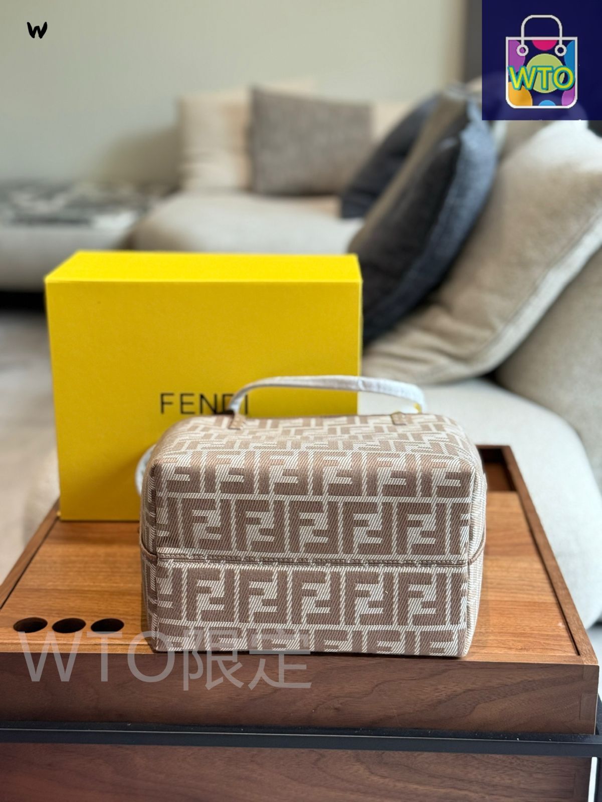 新着 関税送料込み FENDI フェンディ リバーシブル トートバッグ 今日特価】Fendi フェンディ リバーシブル トートバッグ