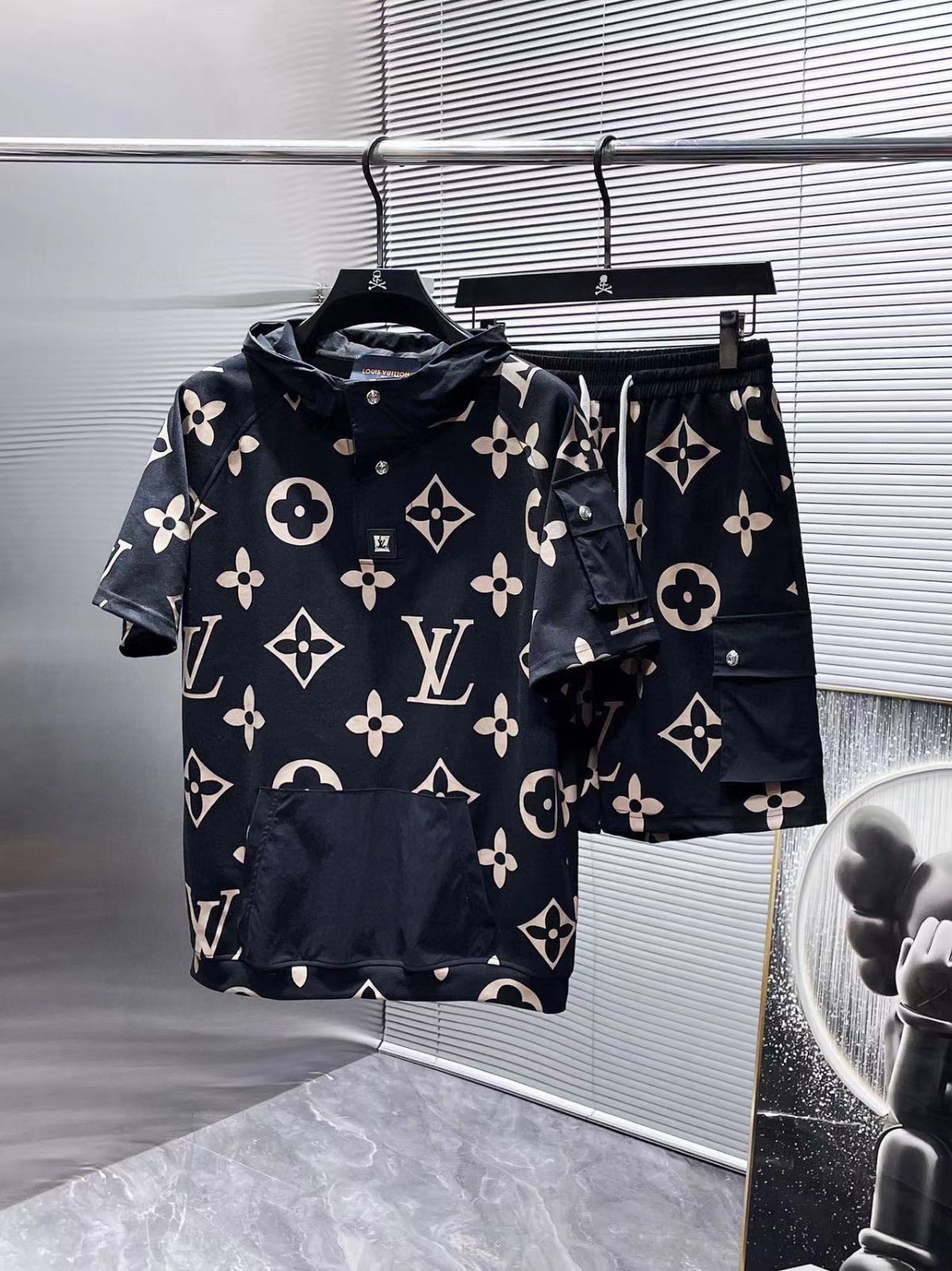 LOUIS VUITTON ルイヴィト夏の新作老花満印 ン Tシャツ 半袖 ダミエ ショートパンツ スーツ 上下◆セット