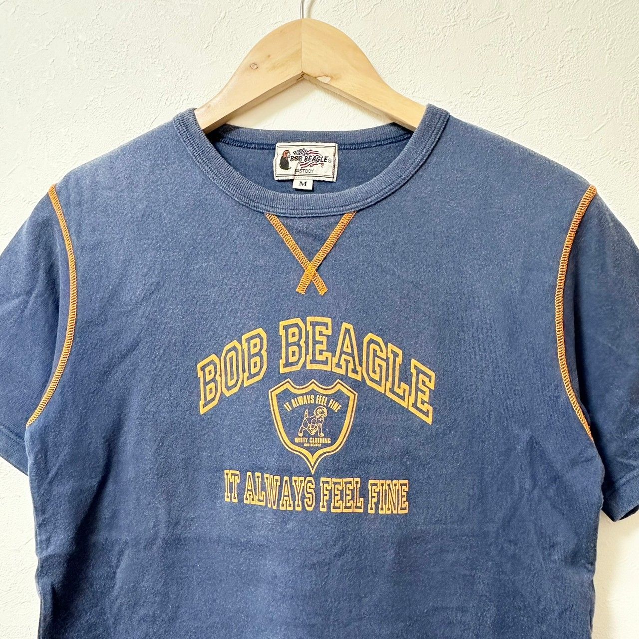 ①コレクションしている EAST BOY BOB BEAGLEの、未使用品クッションをオークションで発見👀✨ .  1,500円からだったので、一応入札したら、そのまま落札😆🙌 送料は高かったけど、嬉しい☺️ . 因みに昔ビーグル友達から同じのもらったのですが、実家にあります  
