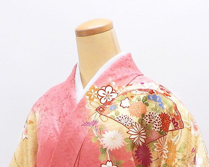 u*a様 ■E5204■クリーム色に薄ピンク　総絞り　袷　振袖■正絹■着丈161 u*a様 □E5204□クリーム色に薄ピンク 総絞り 袷 振袖