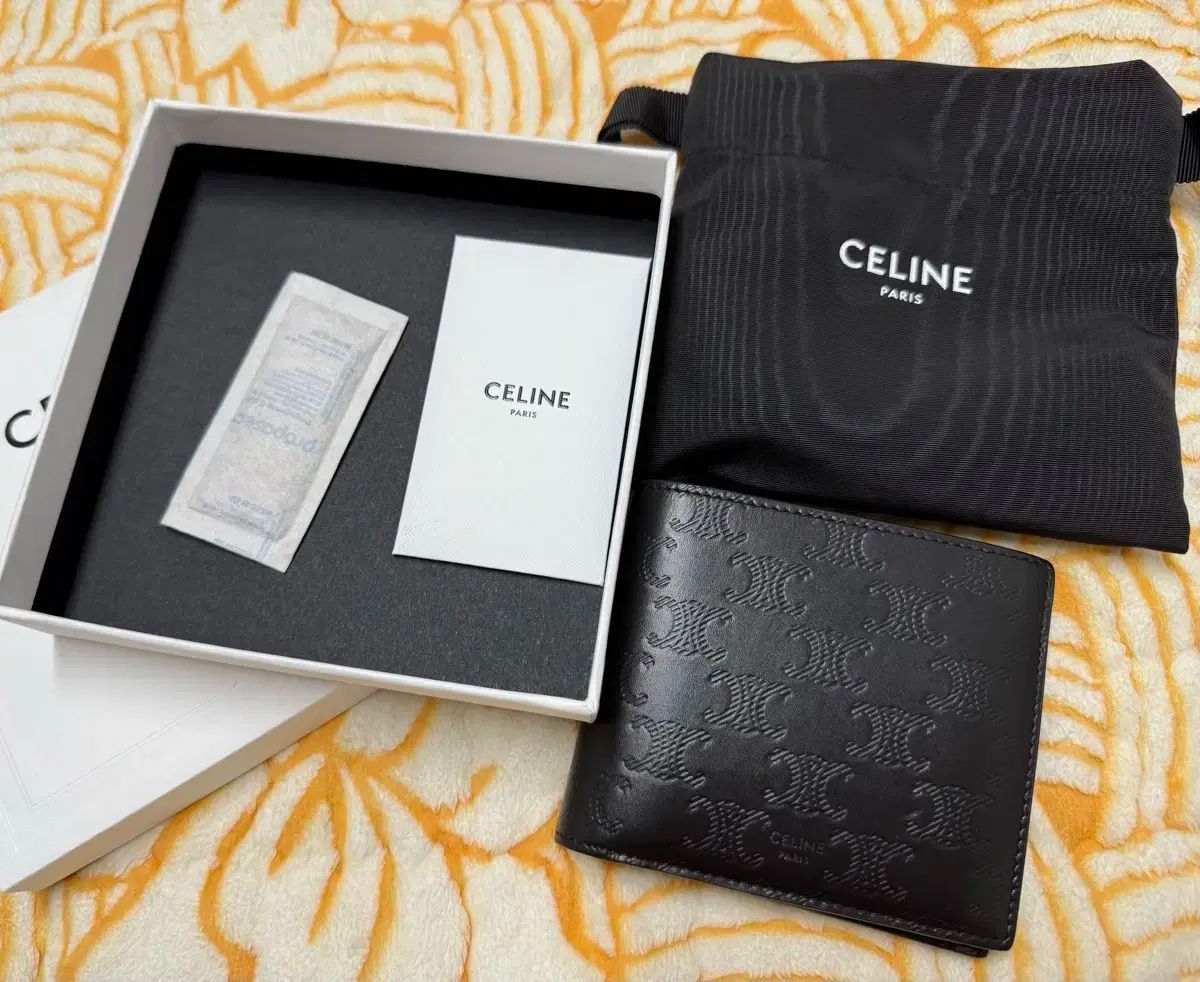 Celine セリーヌ メンズ トリオンフ エンボ 二つ折り財布