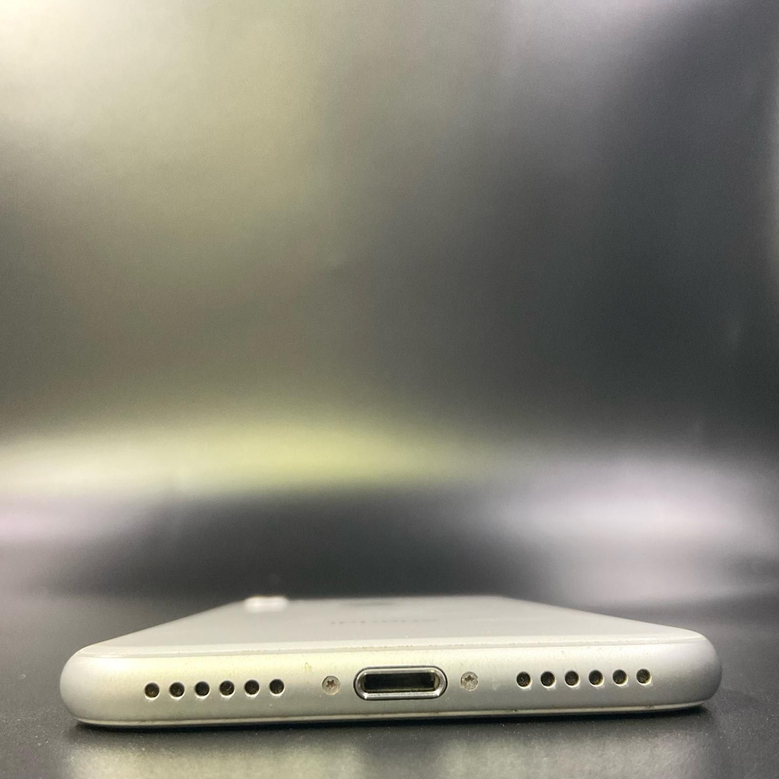 iPhone 8 64GB シルバー docomo 白ロム 動作確認済 割引 82%【全額返金