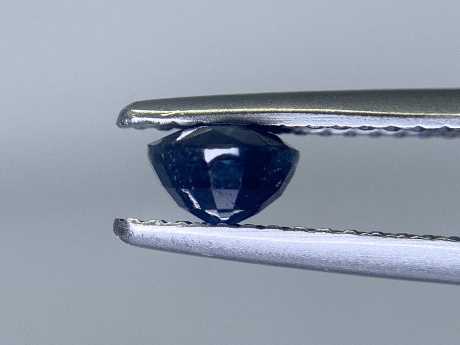 縦7.1㎜×横5.2㎜×高さ3.3㎜ ルース