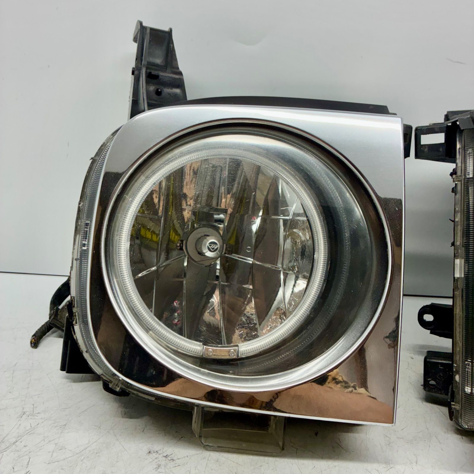 加工品 コーティング済 日産 Z11 BZ11 YZ11 キューブ 中期 ヘッドライト ランプ レンズ 左右セット LR ハロゲン メッキ イカリング付 ICHIKOH 1768 P71480 FFCRYSTALESIA_COM