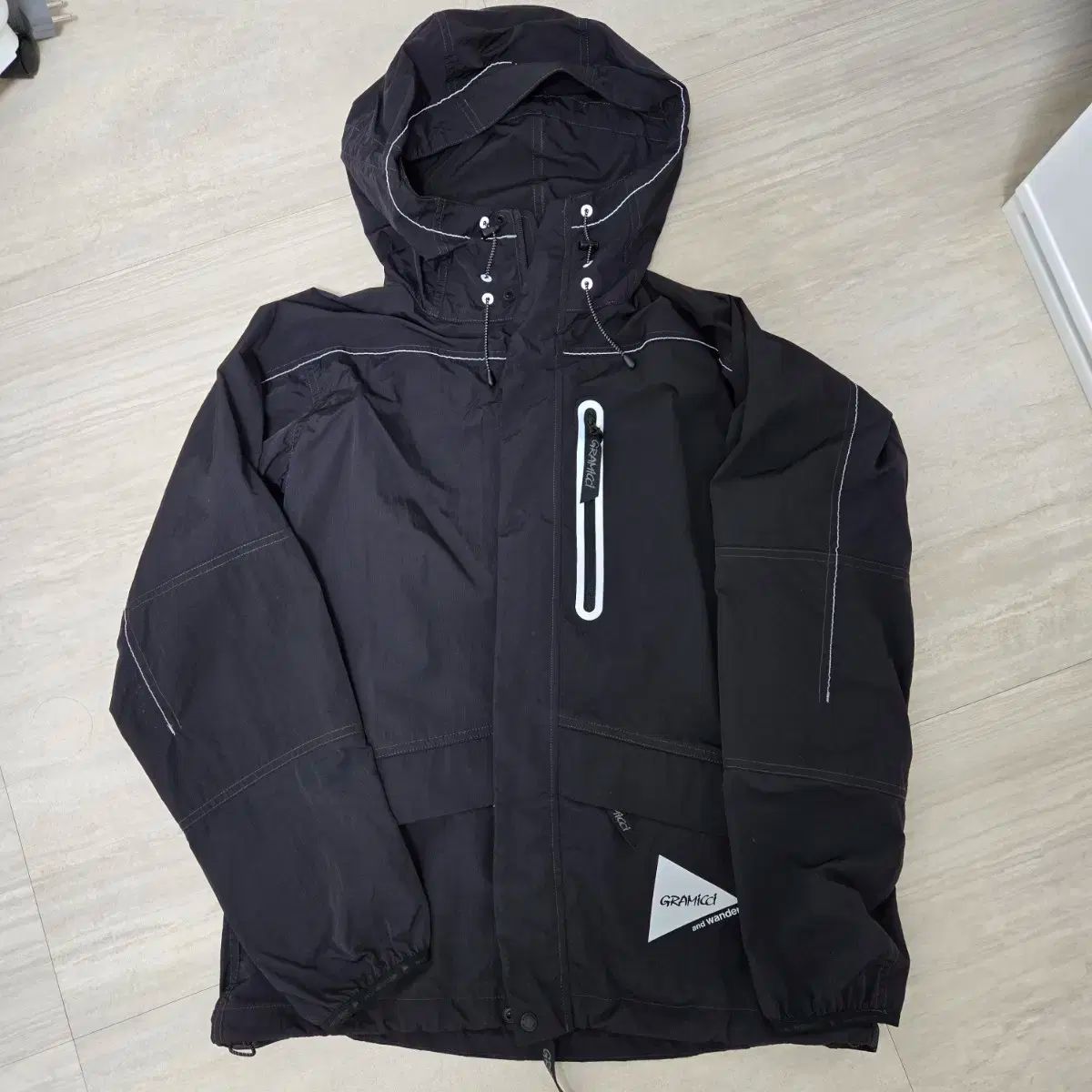 S GRAMicci(グラミチ) X and wander(アンドワンダー) SS24 パッチワーク ウィンディ フードジャケット 黒