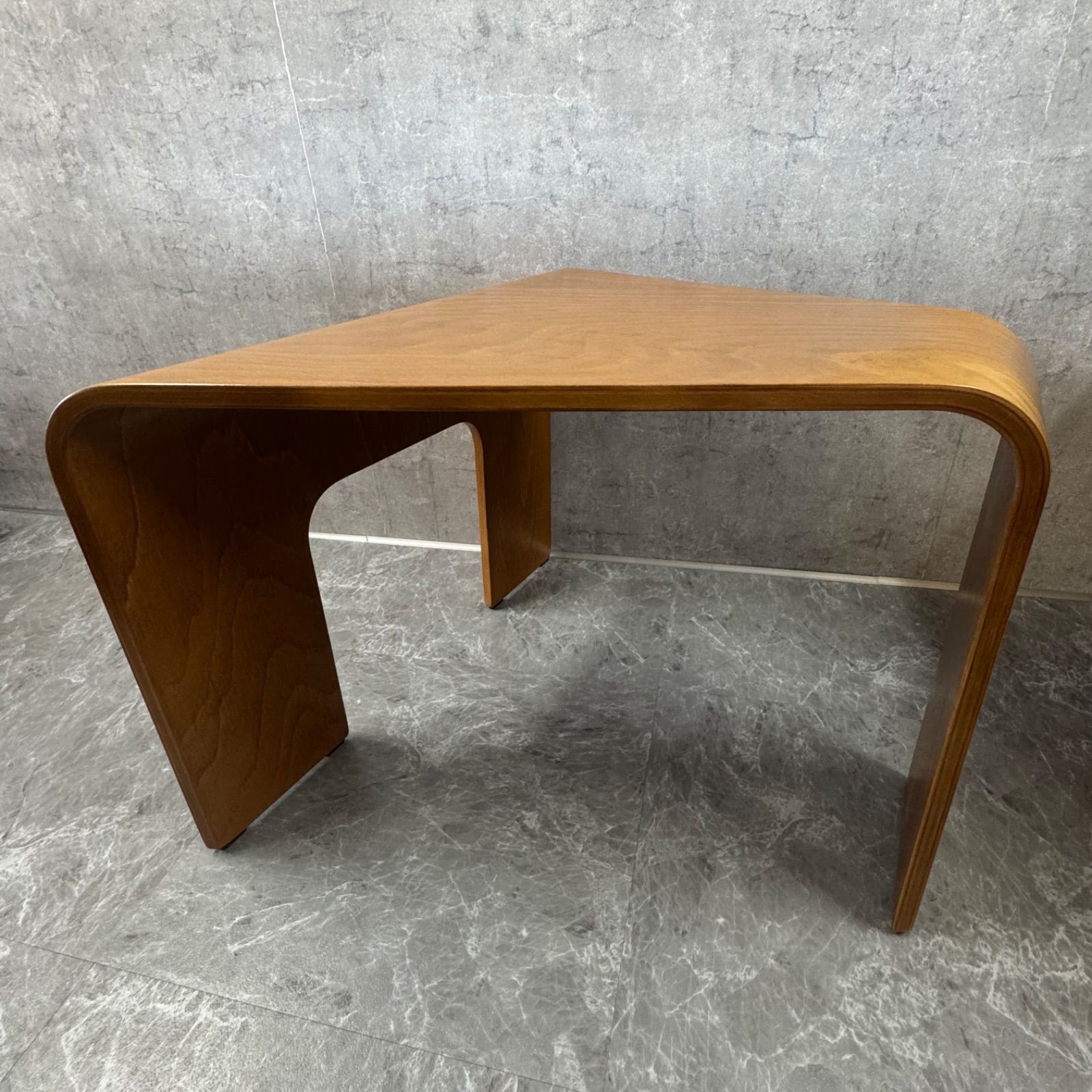 ホンダ Ekornes Stressless コーナーテーブル Amazon.com: EKORNES Stressless Corner Table Oak : Home & Kitchen