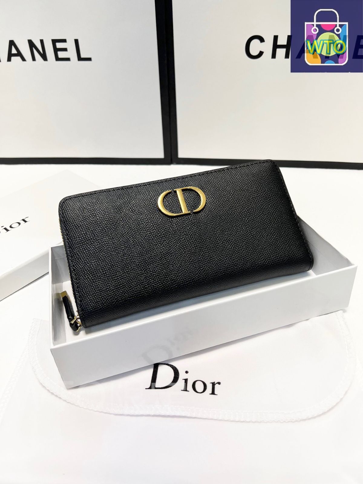 DIOR 人気爆発のモノジップクラッチ