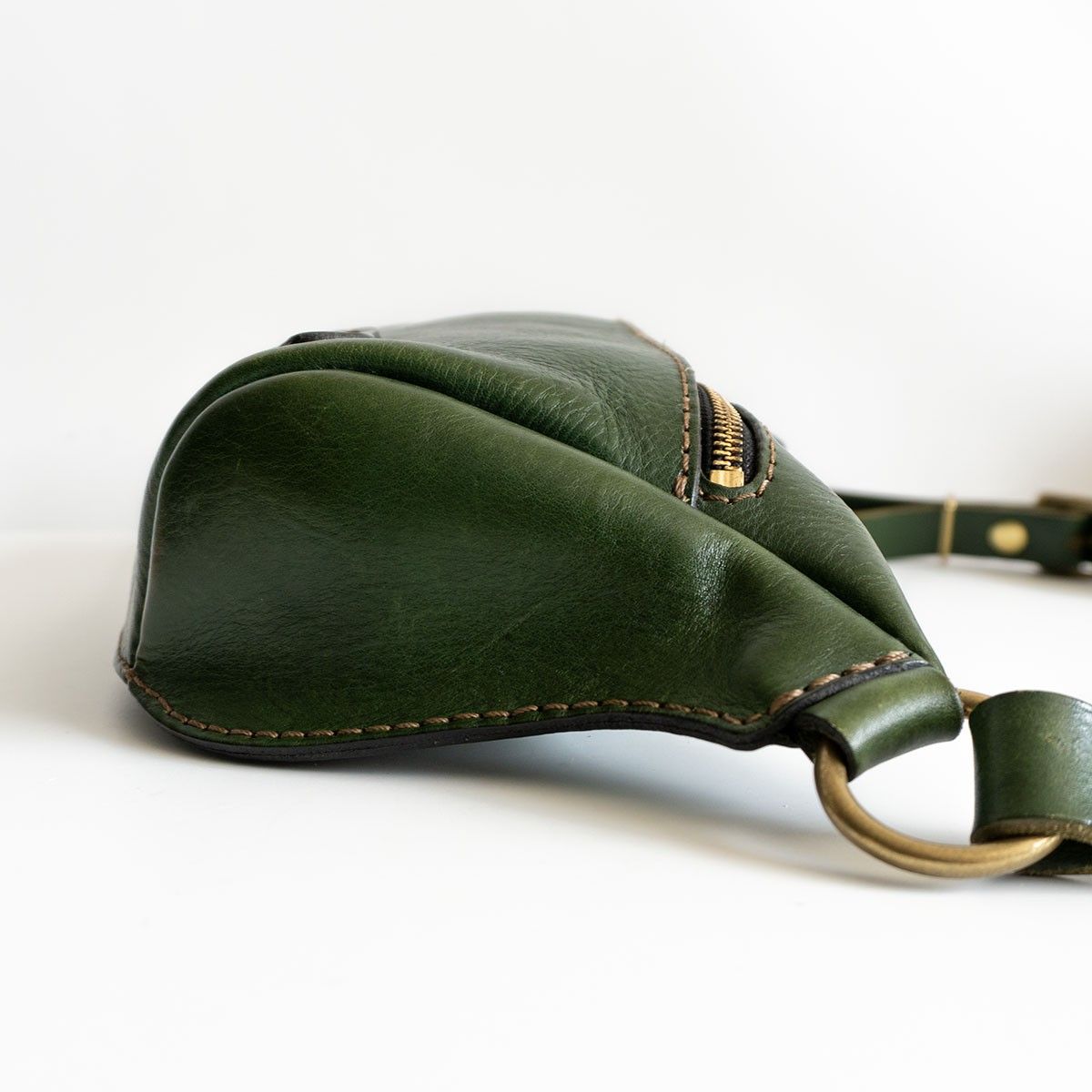 ボトルグリーン】 HERZ ヘルツ【立体マチ・ボディバッグ(F-5)】 レザー  