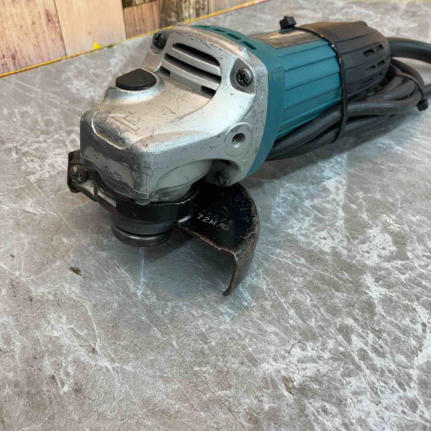☆マキタ(makita) 100mmディスクグラインダ GA4033【八潮店