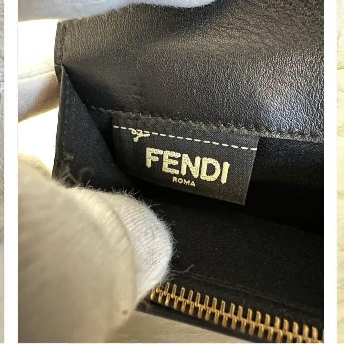 フェンディ ピーカブー コンチネンタルウォレット 長財布