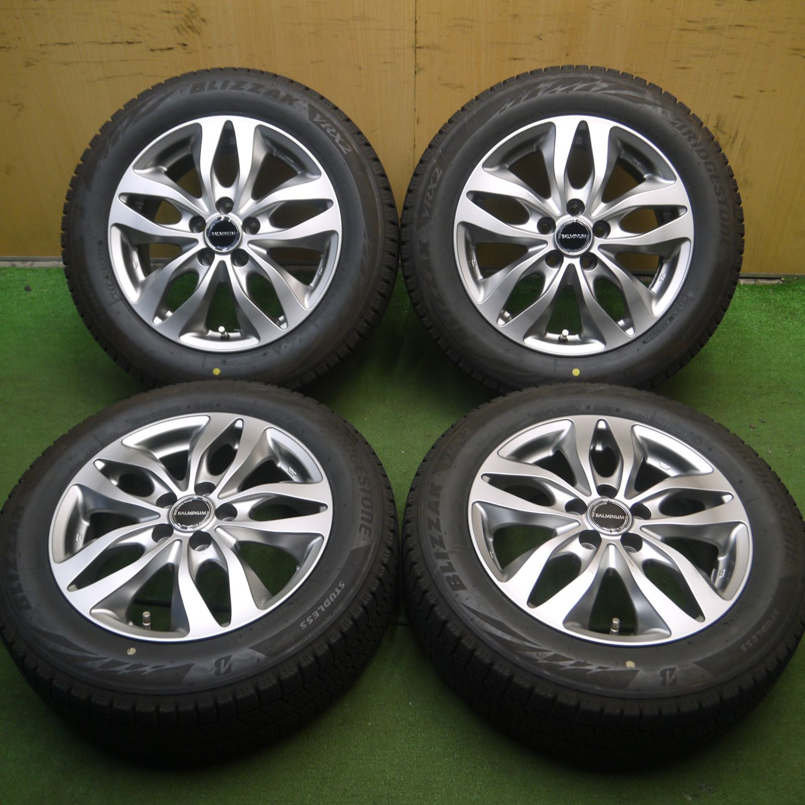 *送料無料* バリ溝！22年！キレイ！9.5分スタッドレス 185/60R15 ブリヂストン ブリザック VRX2 BALMINUM バルミナ 15インチ PCD100/5H4032506Hス