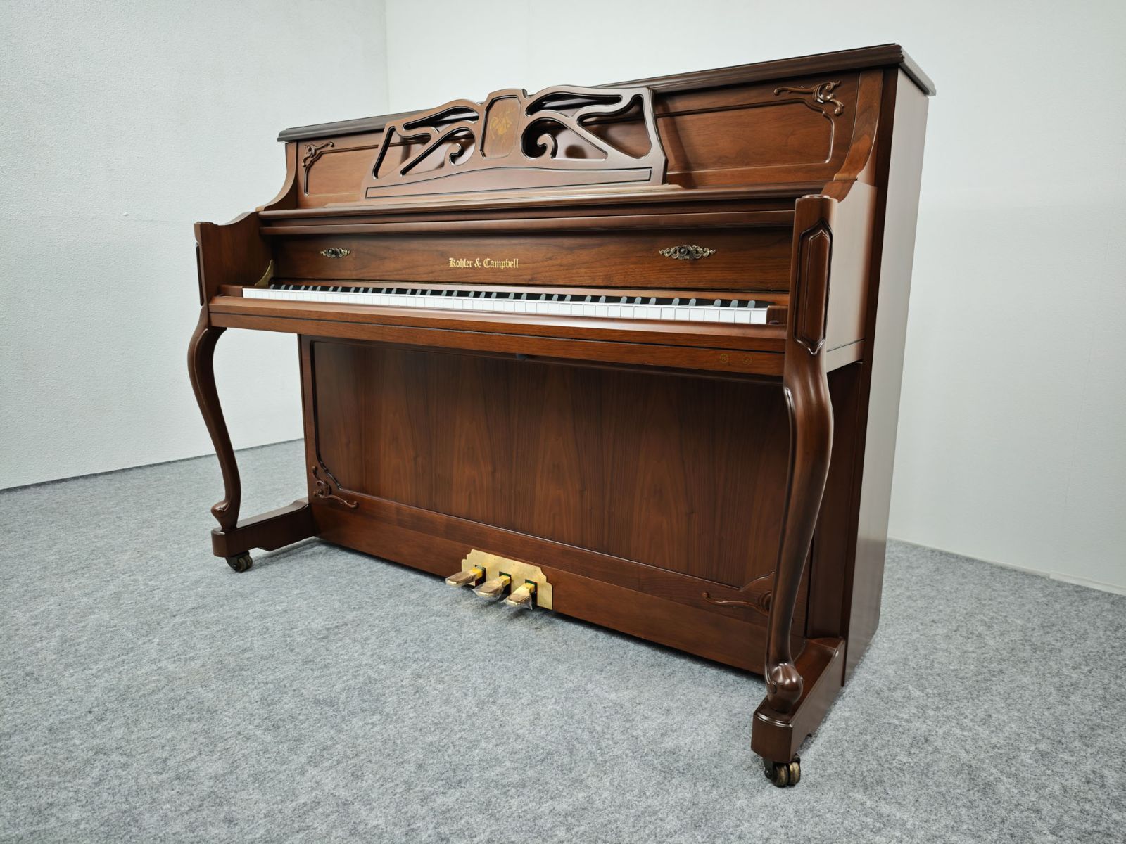リニューアル済 Kohler - Campbell SC-230C｜アンティーク調｜高さ110cm｜ウォールナット艶消し仕上げ｜ 椅子付き アップライトピアノ