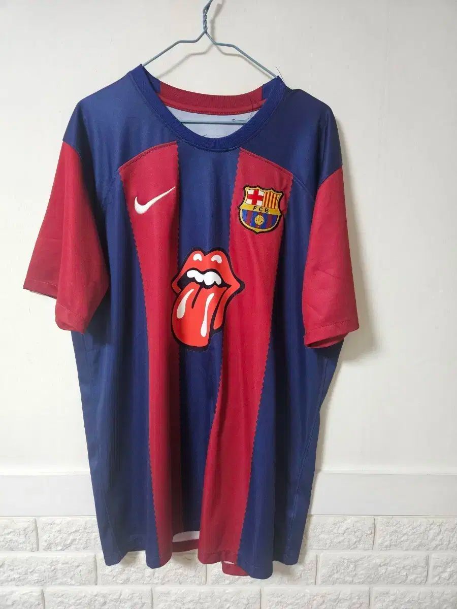 FCバルセロナ　ローリングストーンズ　コラボ　マフラー　シャツ FCバルセロナ × The Rolling Stones』コラボアイテムが登場