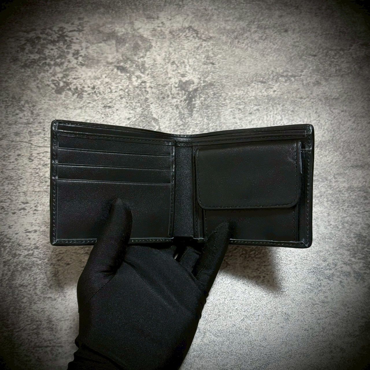 ブラック