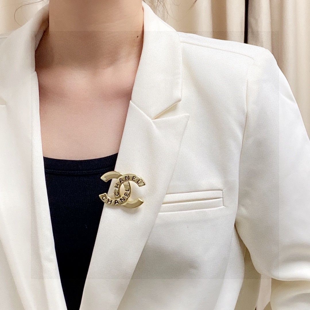[特売] CHANELシャネル 1982 168 ヴィンテージ ブローチ 今日特価】Chanel シャネル 新入荷 ヴィンテージゴールド