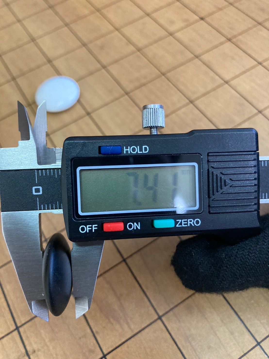 【品】 高級 木製 脚付き 囲碁盤 & 碁石セット ボードゲーム 囲碁 昭和レトロ 現状品①