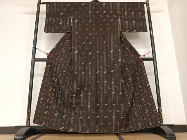 平和屋着物○国指定重要無形文化財 本場久米島紬 手織 飛鳥文 正絹