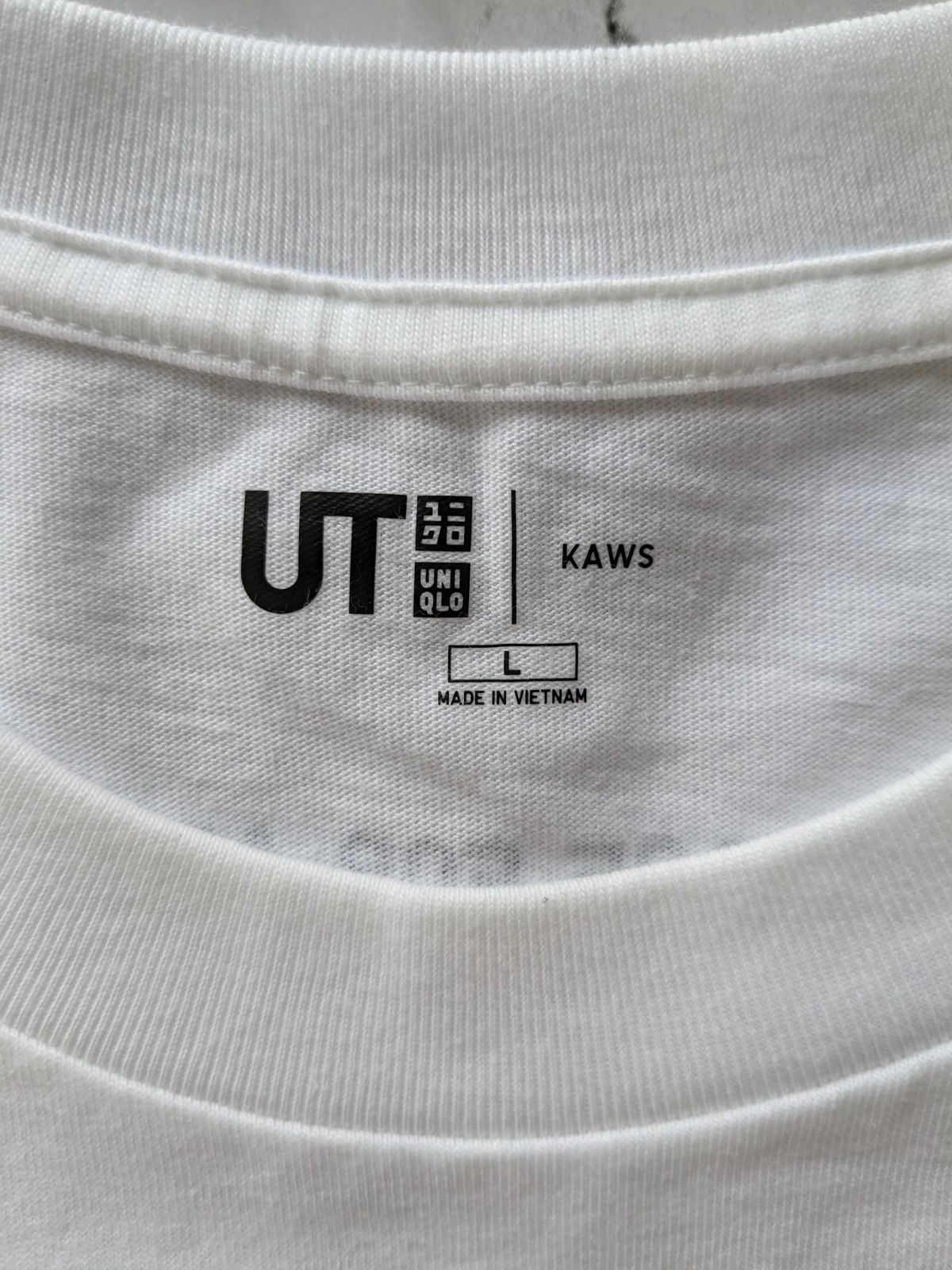 ユニクロ×カウズ　UNIQLO×KAWS　コラボ　tシャツ　PEACE FOR ALL　ピースフォウオール　地球　ハンド　ホワイト　UT