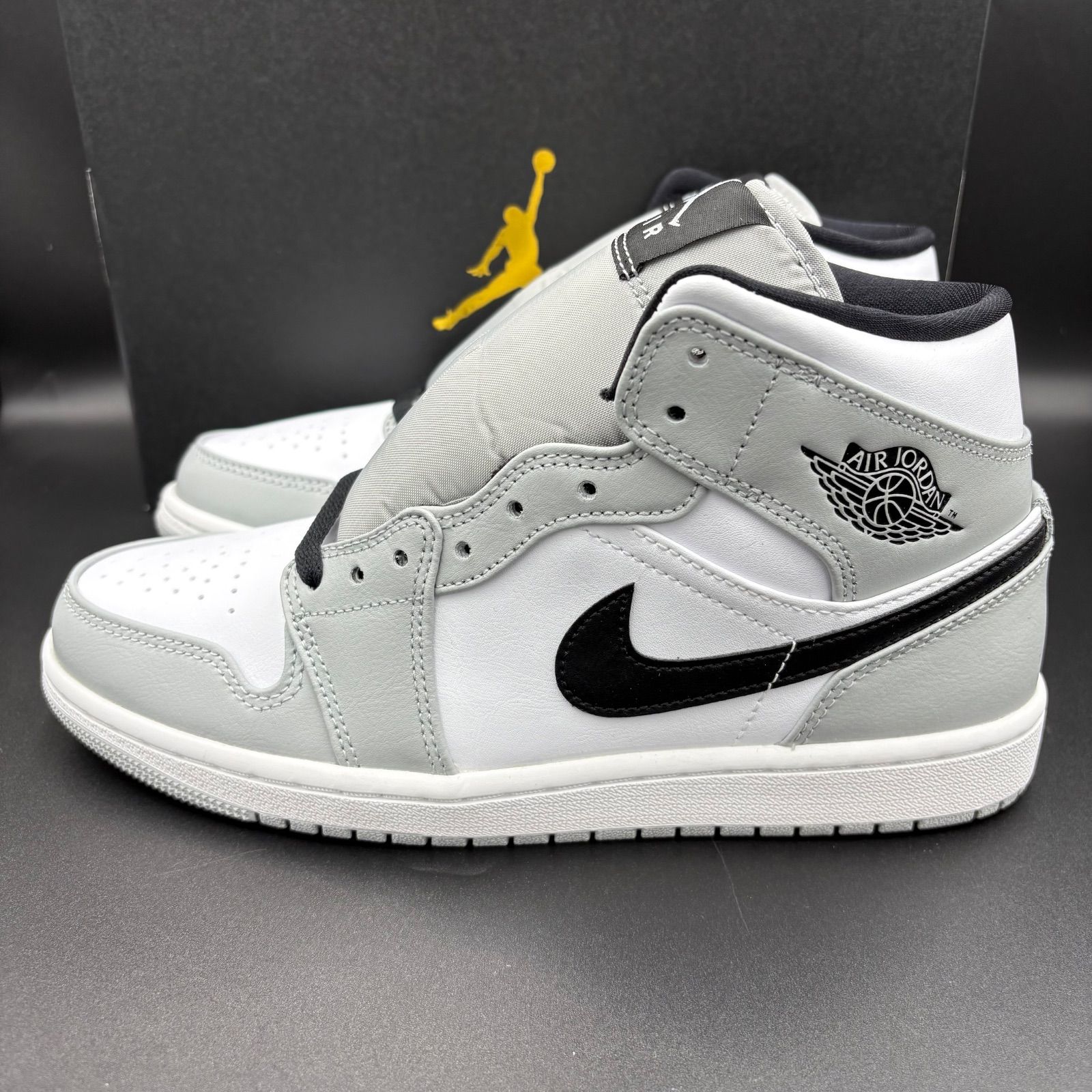 Nike AirJordan1Mid\"ライトスモークグレー/ホワイト/ブラック\" 2/1発売｜Nike Air Jordan 1 Mid 