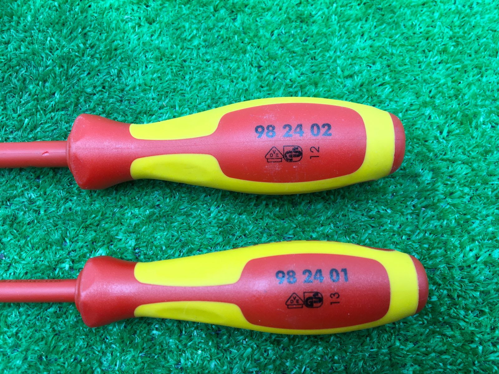 中古品】☆ KNIPEX/クニペックス 絶縁ドライバー 4本