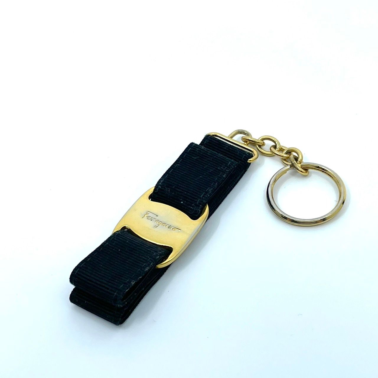 Salvatore Ferragamo ブラックリボン キーホルダー Salvatore Ferragamo サルヴァトーレ フェラガモ ヴァラリボン