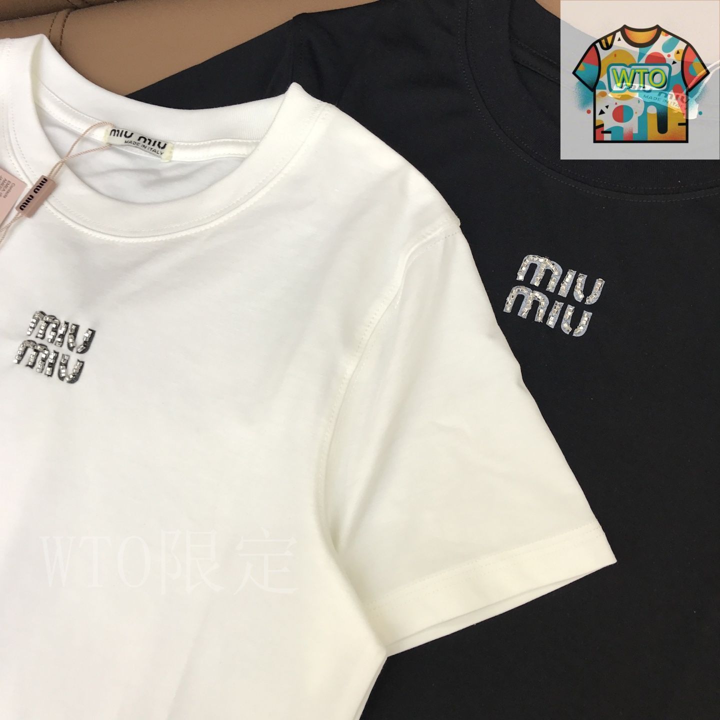 miu miu Tシャツ ショート ビジュー ホワイト 丸首 ロゴ ワンポイント 今日特価】Miu Miu 手作りビーズ文字ロゴ 丸首ショートスリーブ