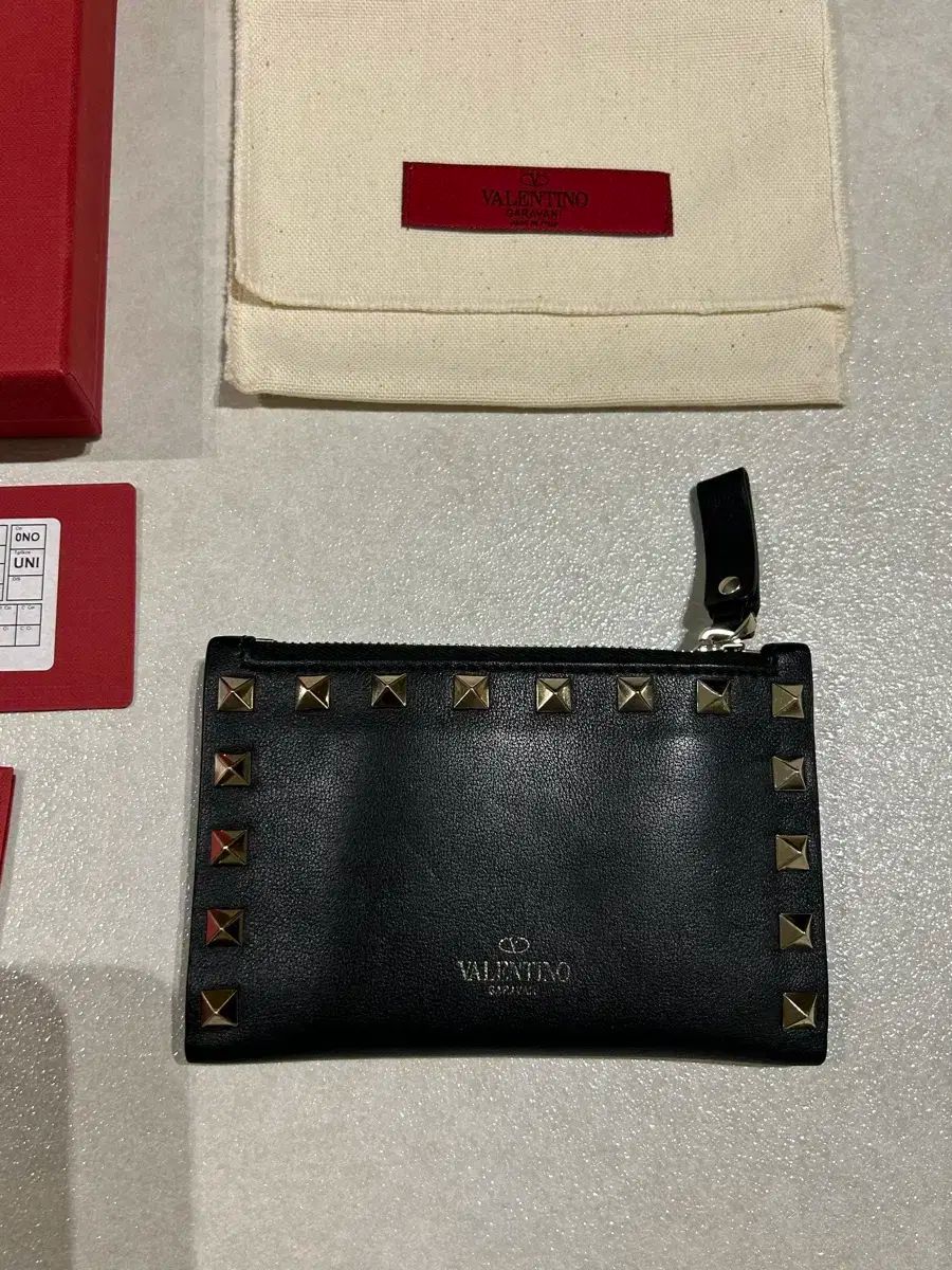 Valentino(ヴァレンティノ) ロックスタッズ カードウォレット