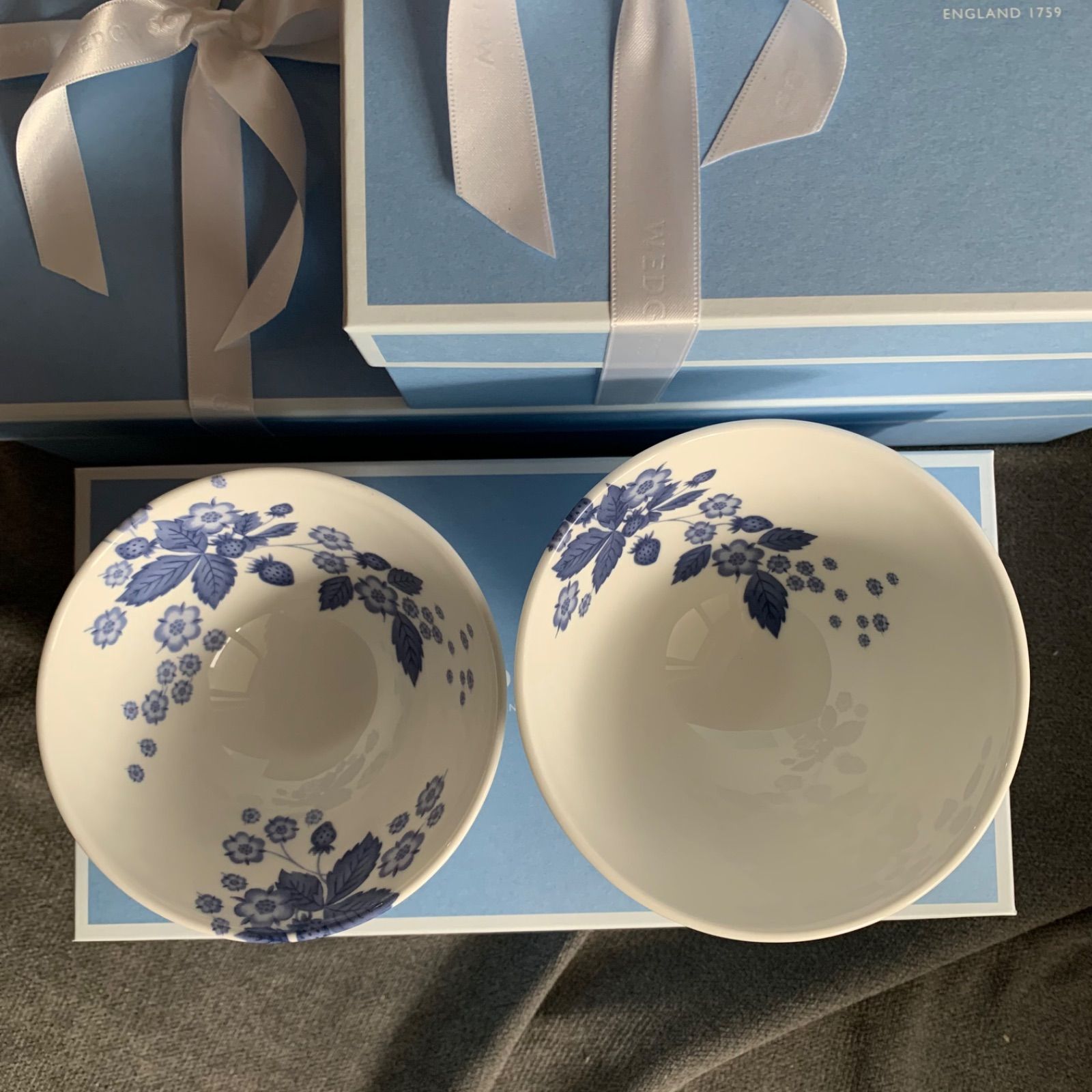 正規品 WEDGWOOD ストロベリーブルーム インディゴ 夫婦茶碗