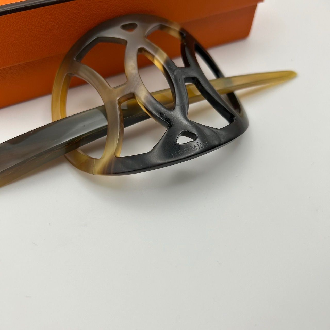 HERMES エルメス　ロカイユ　バッファローホーン　かんざし　ヘアアクセサリー エルメス ロカイユ 簪 バッファローホーン - メルカリ