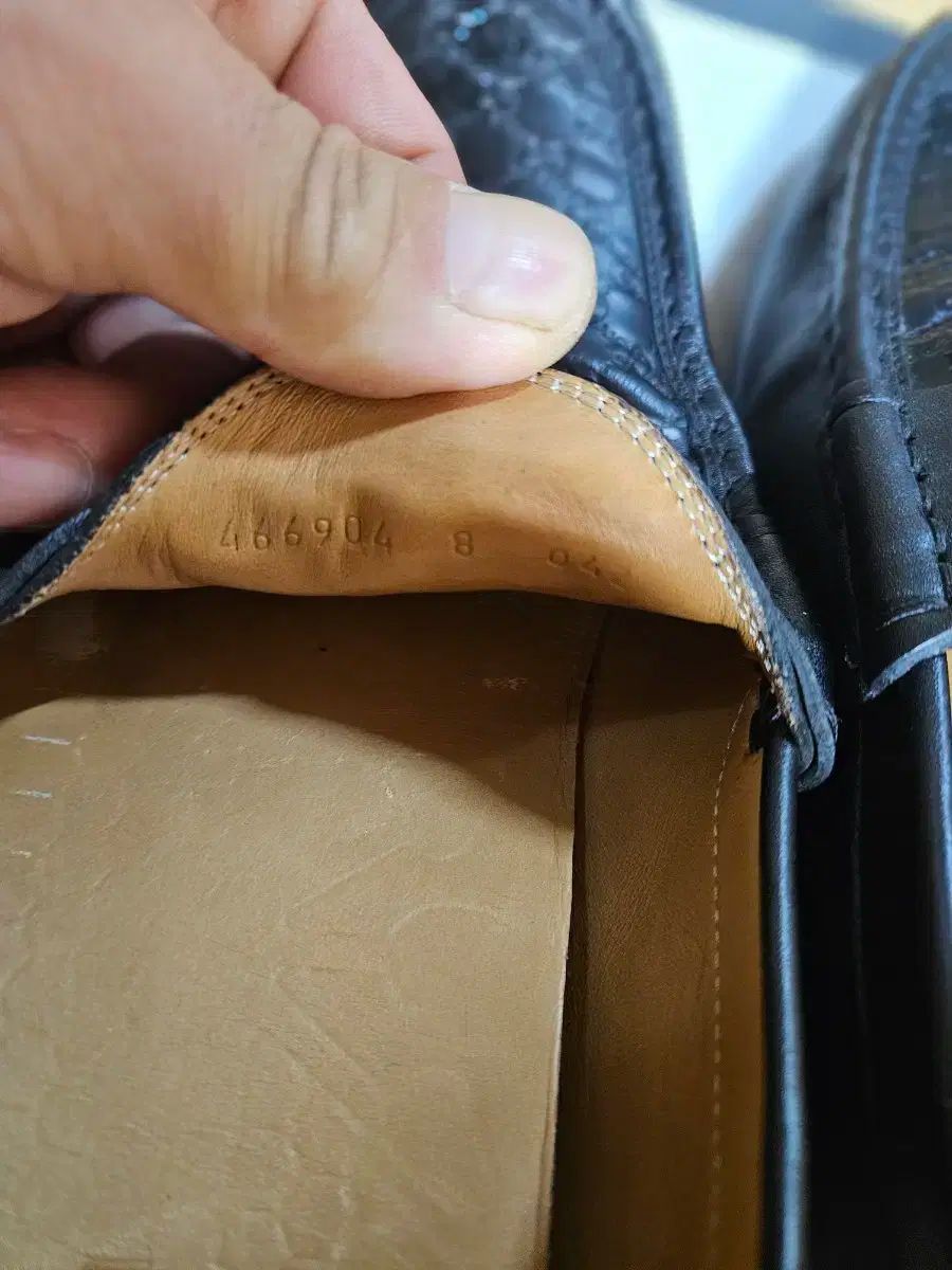 そんな感じのしないグッチローファーとして販売されています
