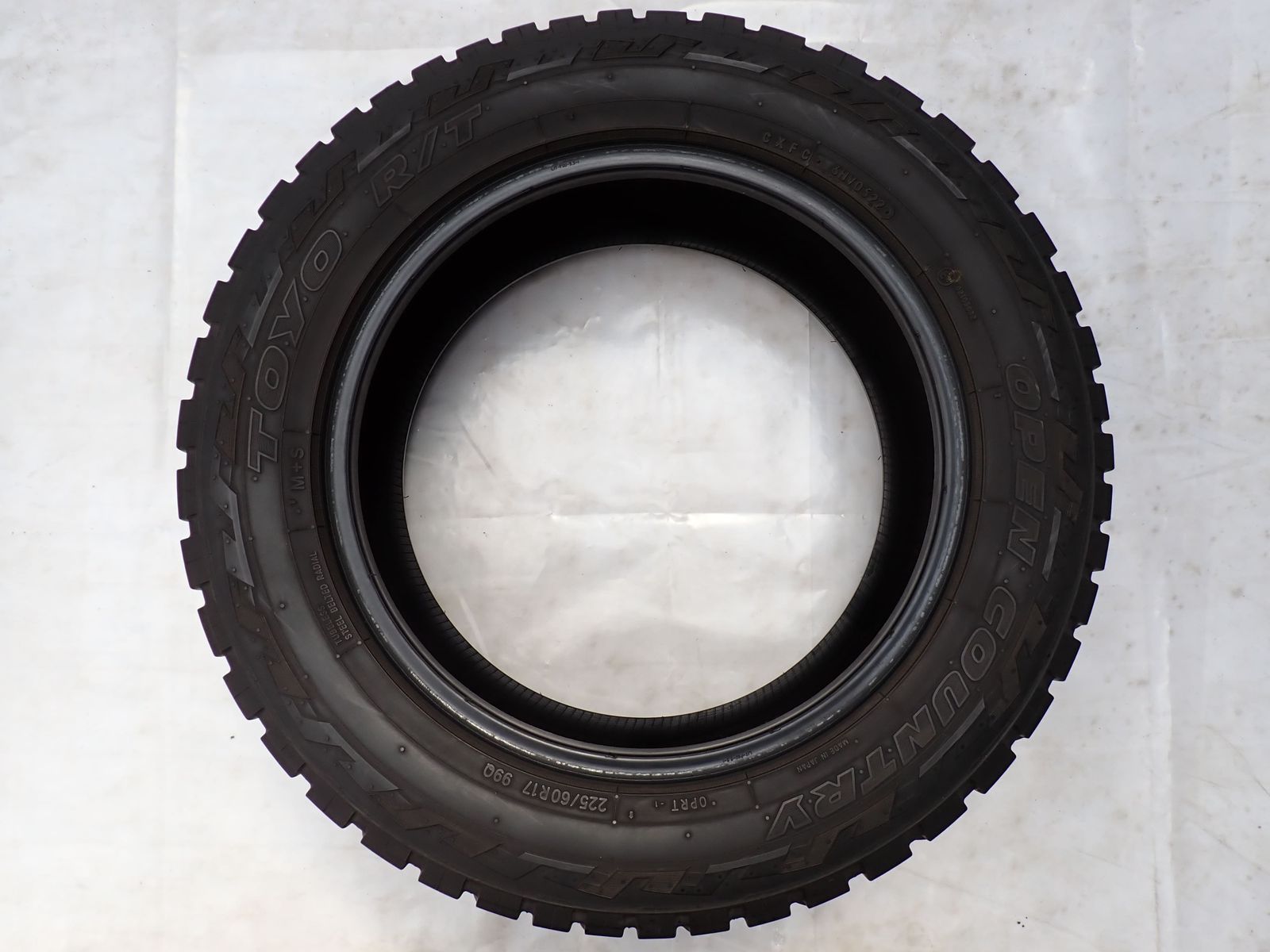 ショウタロ★225/60R17★2本送料込み★ ホワイトレタータイヤ 17インチ 225 60r17（車、バイク、自転車）の