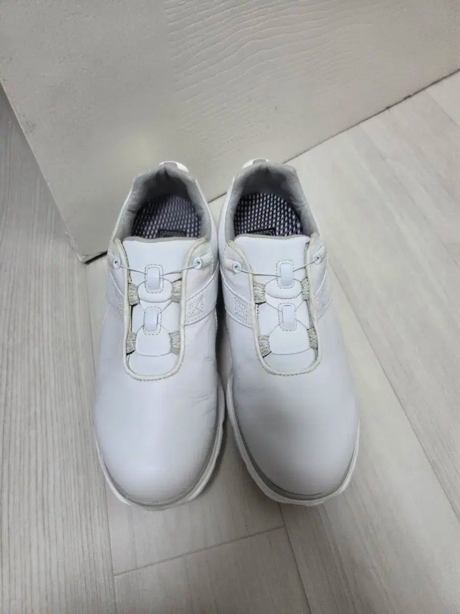 FootJoy フットジョイ スパイクレス ボア レディースゴルフシューズ 実際に使用する場合 235 ミリ 表記 230