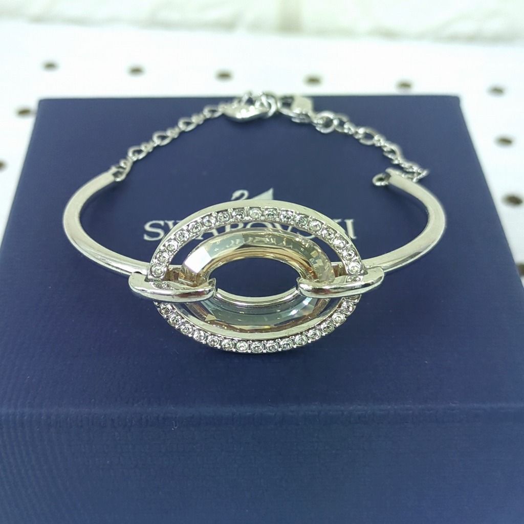 SWAROVSKI スワロフスキー バングル ブレスレット - メルカリ SWAROVSKI スワロフスキー バングル ブレスレット - メルカリ