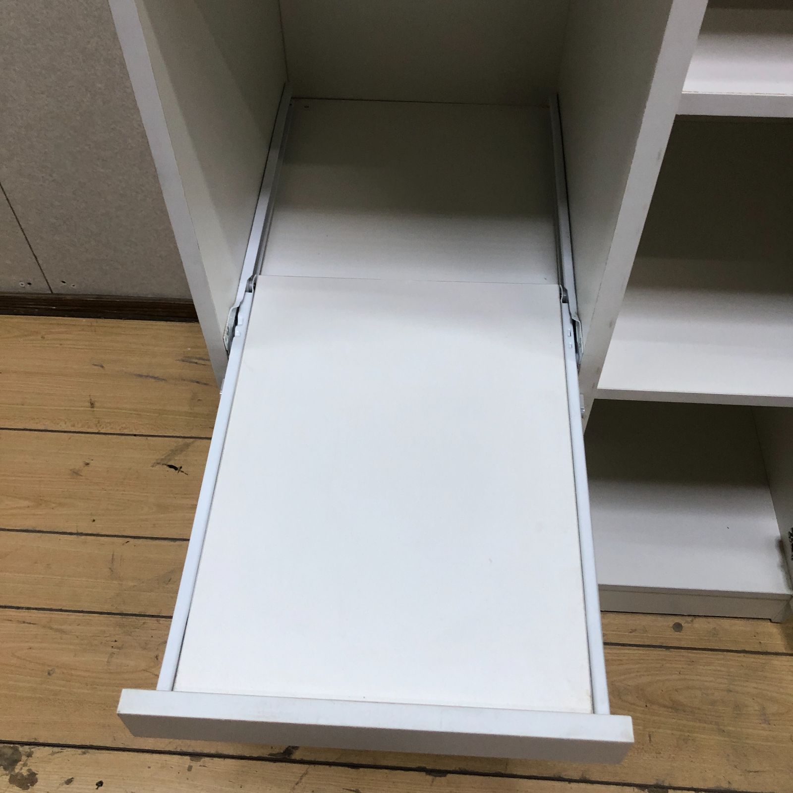 ガラス扉収納