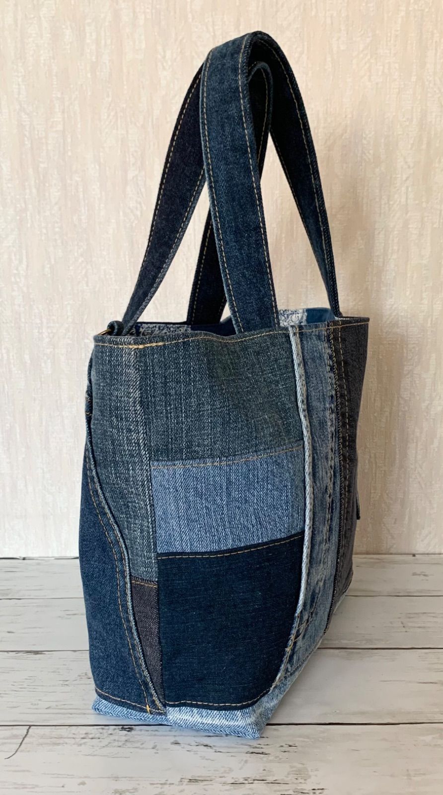 ハンドメイド　デニムリメイク バッグ　マルシェ　バケツバッグ リメイクデニム バケツ型トートバッグ 丸底 麻ひも 1点物