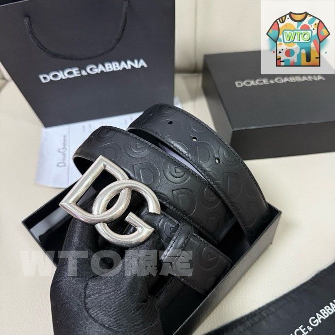 Dolce & Gabbana  ピンバックル　エンボスレザー　DGロゴ　ベルト Calfskin belt with DG logo in Black for Women