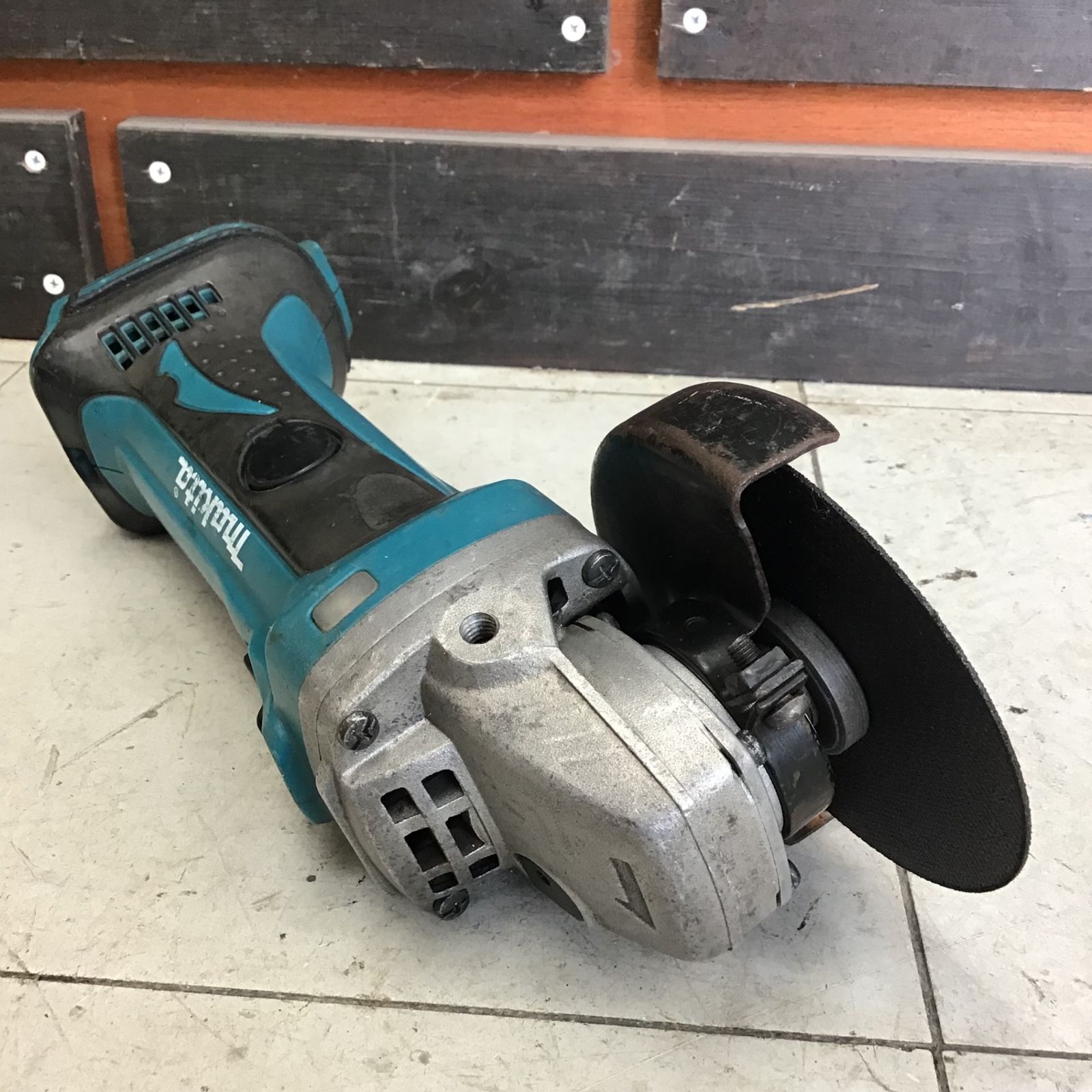 中古品】 マキタ/makita 100mmコードレスディスクグラインダー