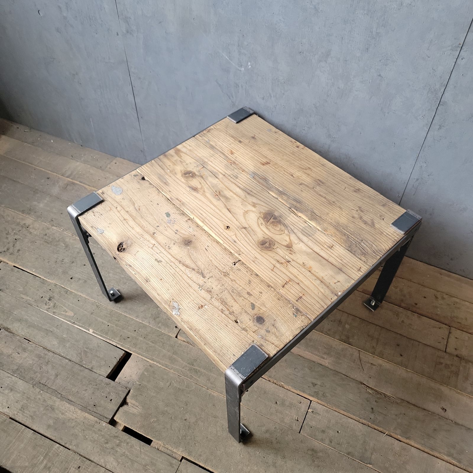 アイアンローテーブル　アイアンレッグ　ローボード　什器　キャンプテーブル　板付 アイアンテーブル（細板） | アイアン工房 CAMP SHOP