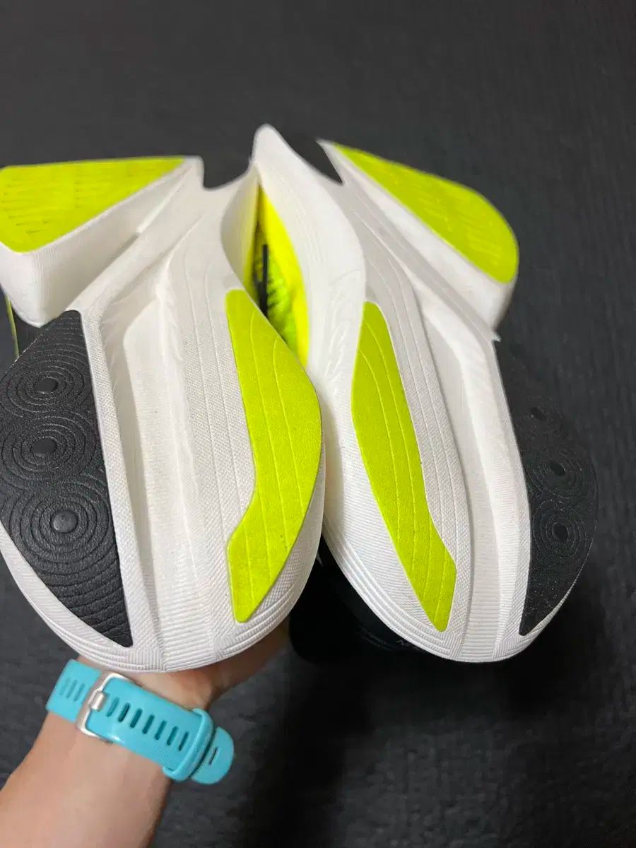 Saucony サッカニー