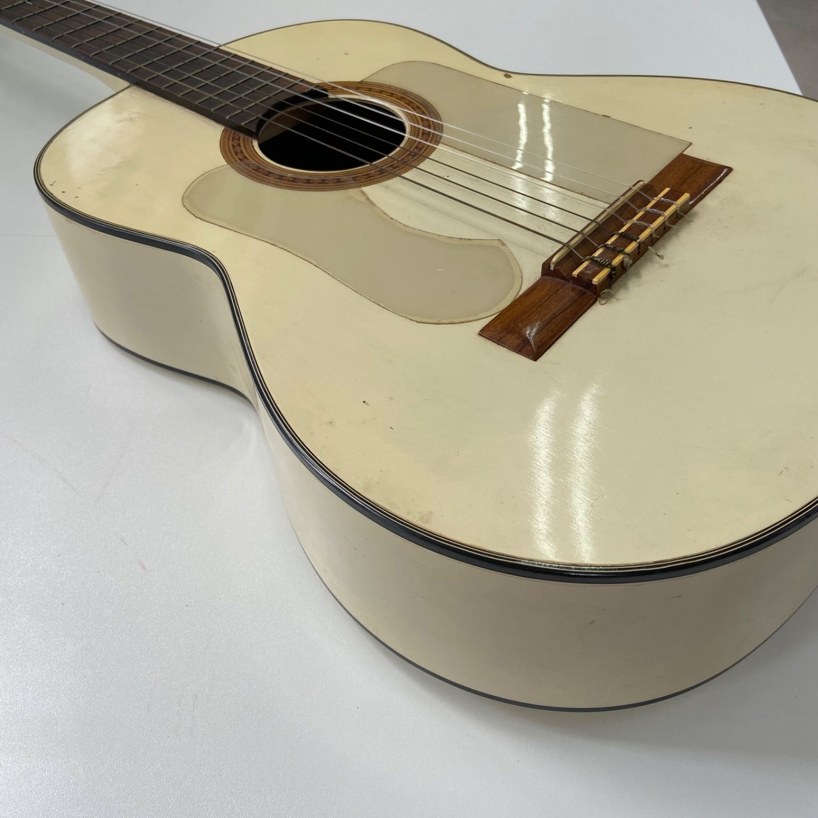 クラッシックギター 白 ホワイト 白いギター クラッシックギター 白 ホワイト 白いギター