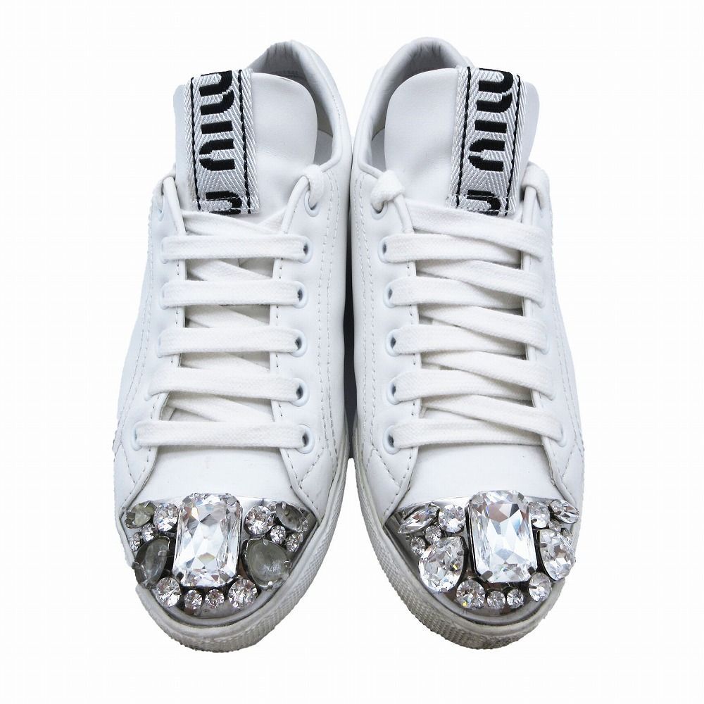 miu miu ビジュー ホワイトスニーカー MIU MIU ミュウミュウ スニーカー ビジュー 白 - メルカリ
